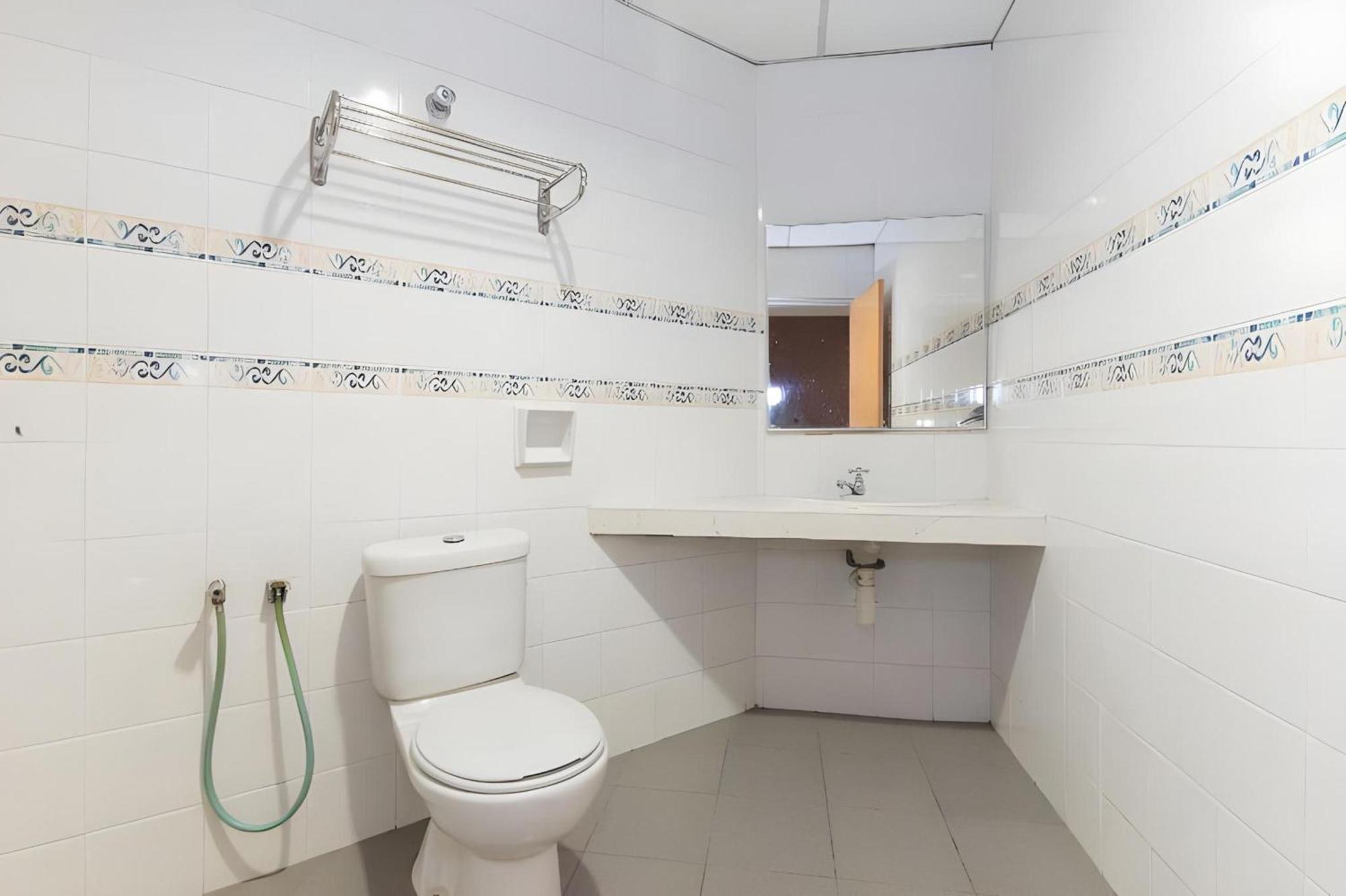 Super Oyo 447 Comfort Hotel Meru Klang Exterior photo