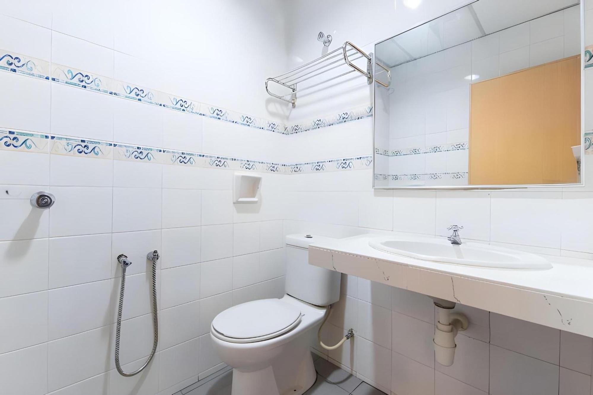 Super Oyo 447 Comfort Hotel Meru Klang Exterior photo